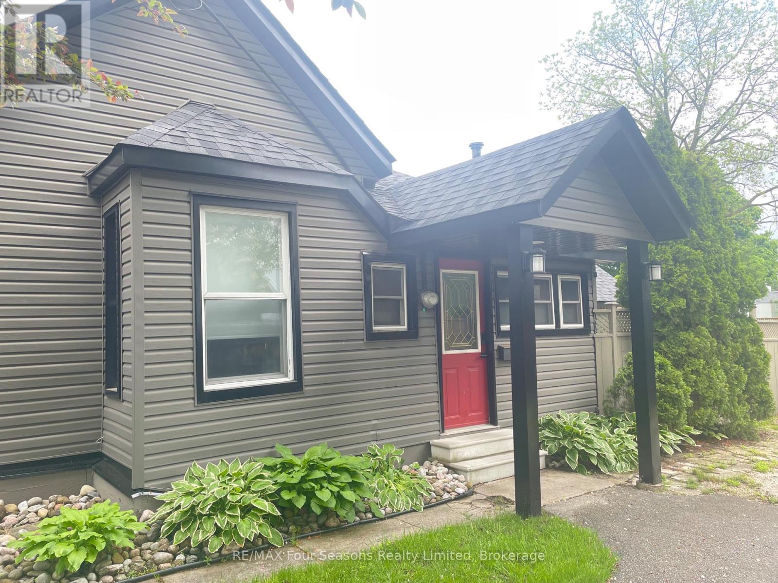 61 Sixth Street, Collingwood, Ontario, L9Y1Y8, Collingwood, Ontario — photo 2 of 5