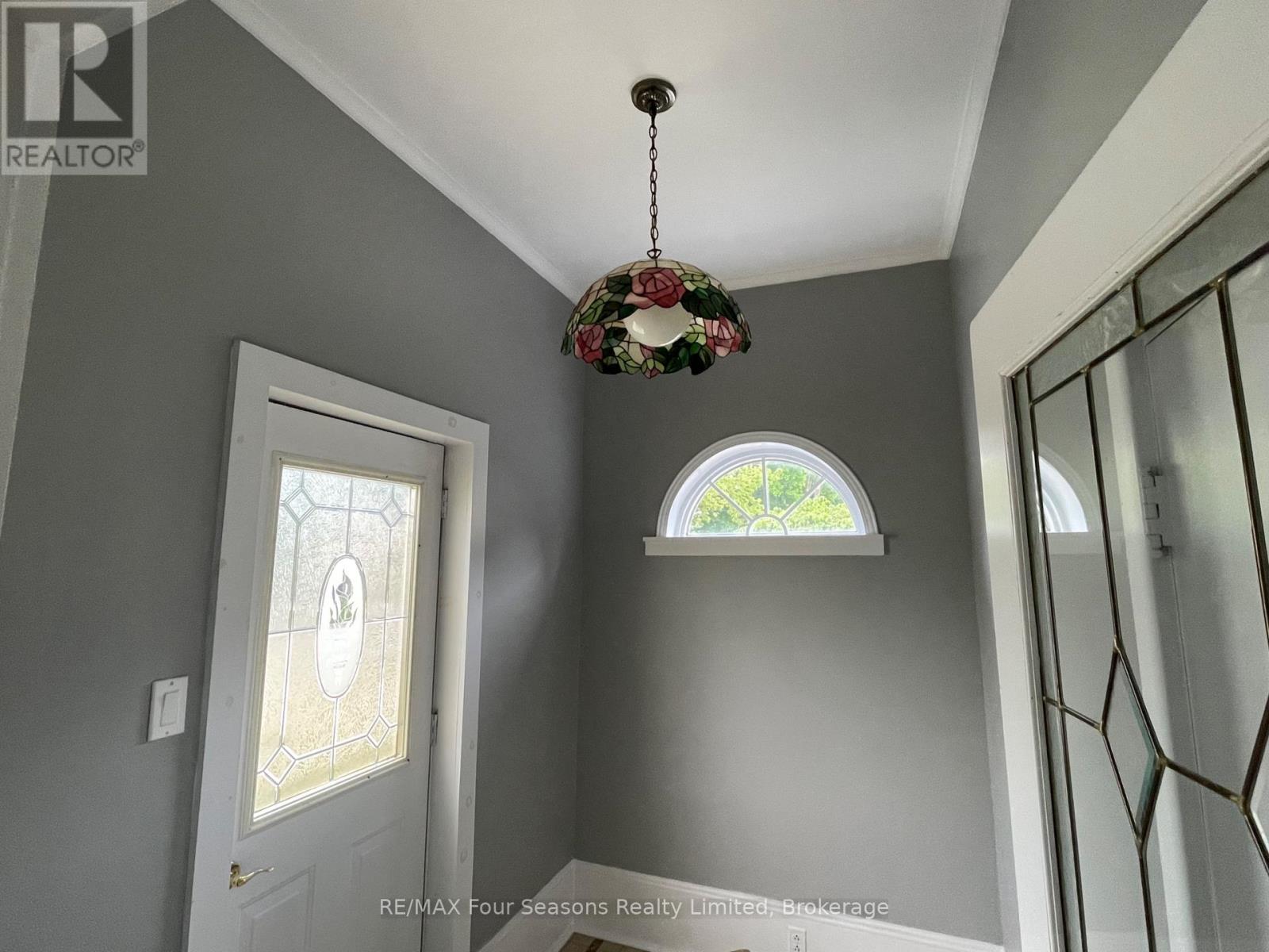 61 Sixth Street, Collingwood, Ontario, L9Y1Y8, Collingwood, Ontario — photo 4 of 5