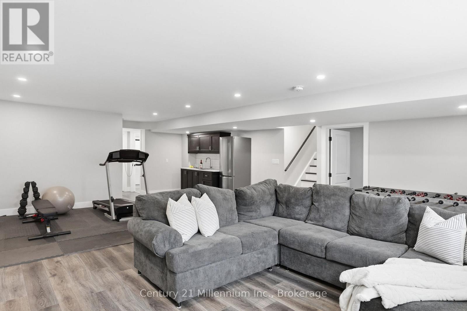 132 SYCAMORE STREET - Image 33