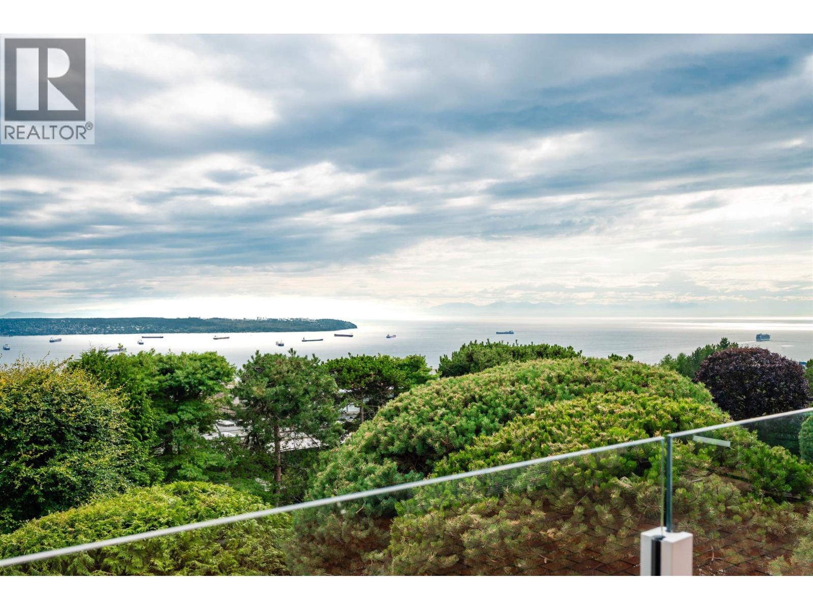 1 2278 FOLKESTONE WAY, West Vancouver