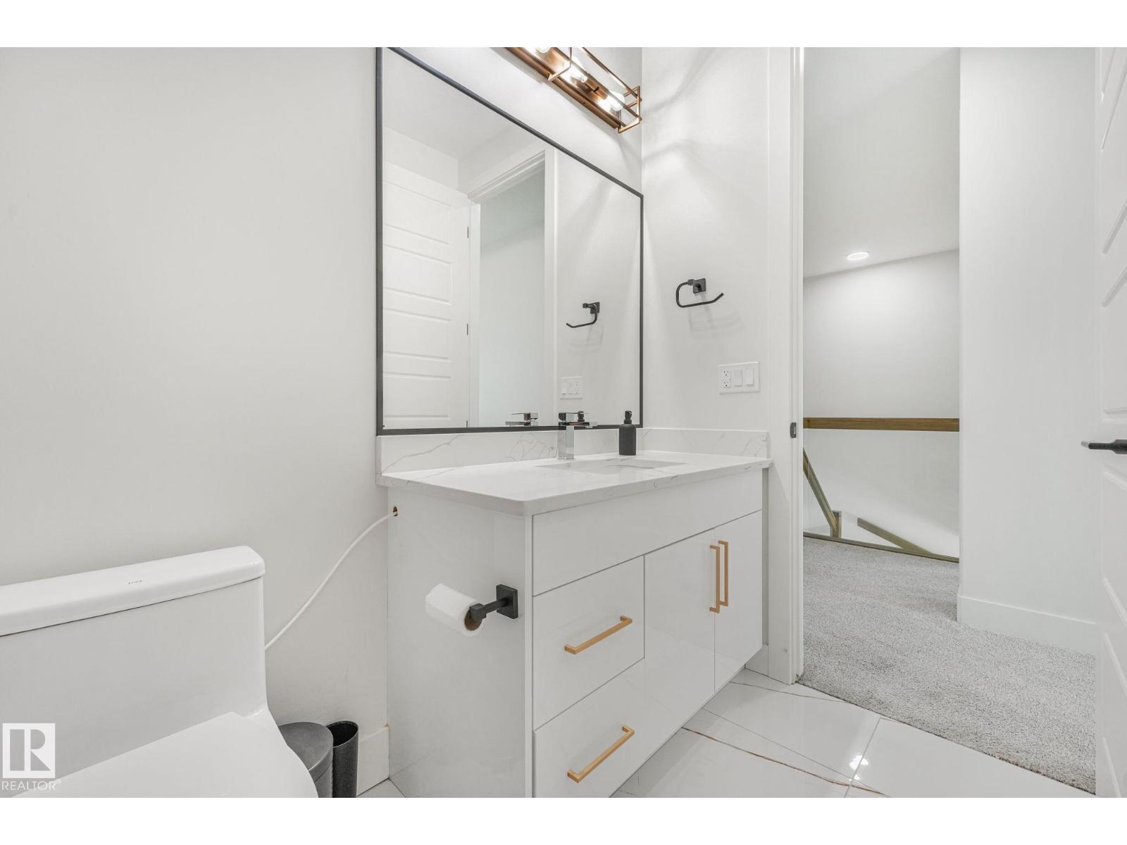 6608 51 AV - Image 40