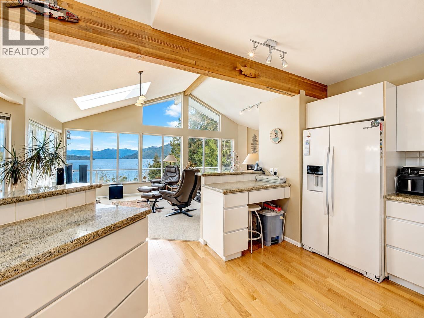 6484 N GALE AVENUE, Sechelt
