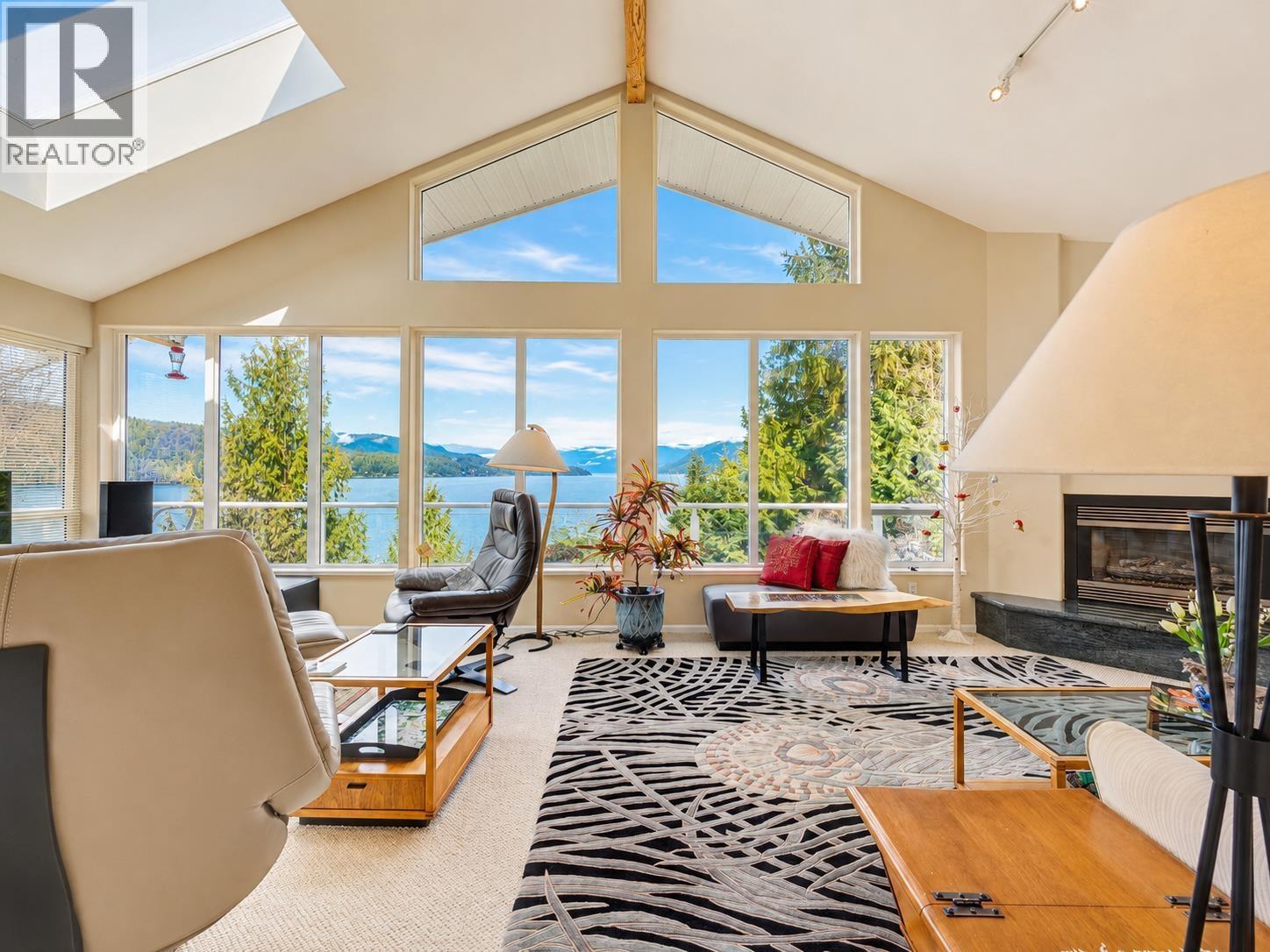 6484 N GALE AVENUE, Sechelt