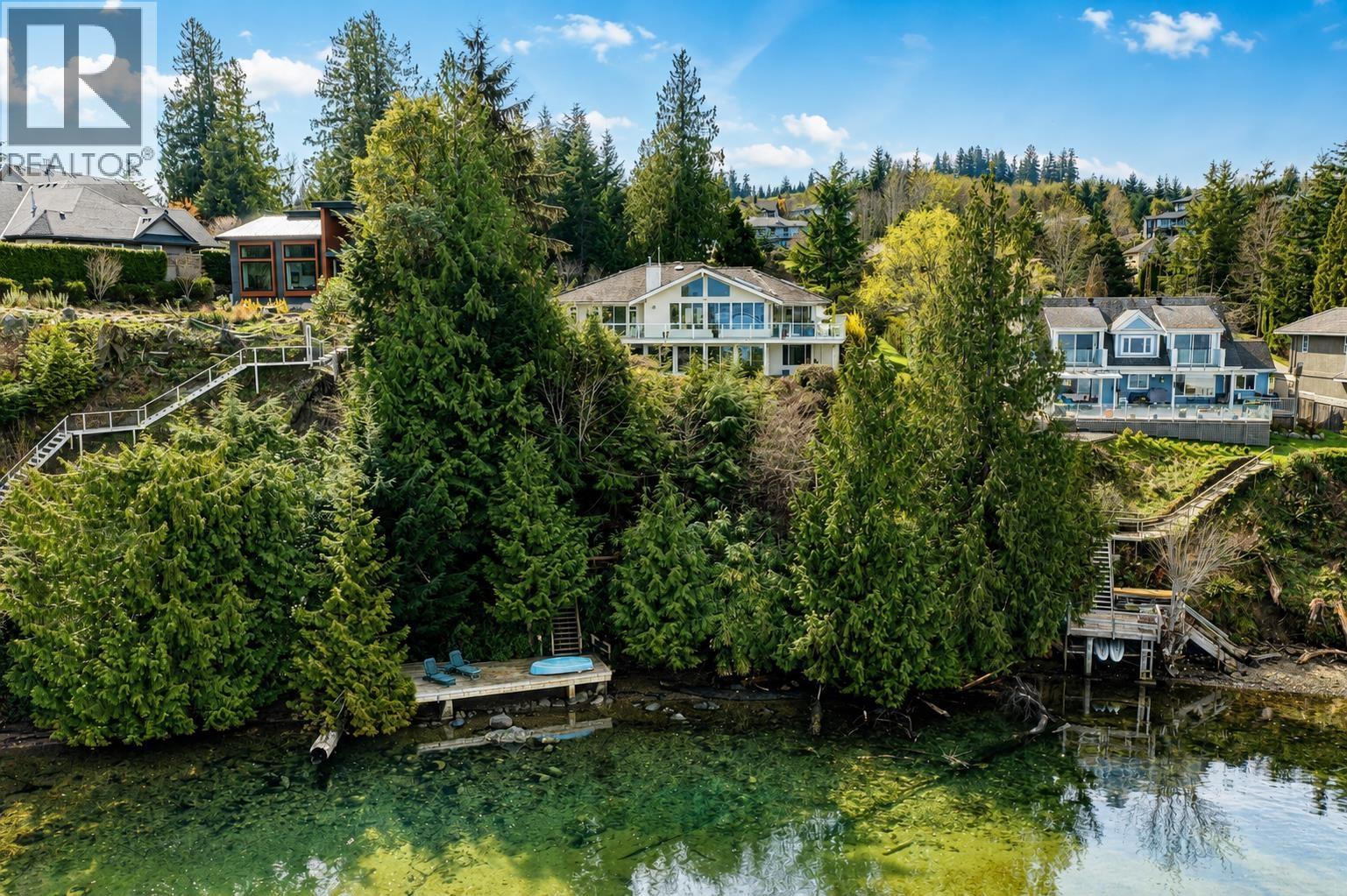 6484 N GALE AVENUE, Sechelt