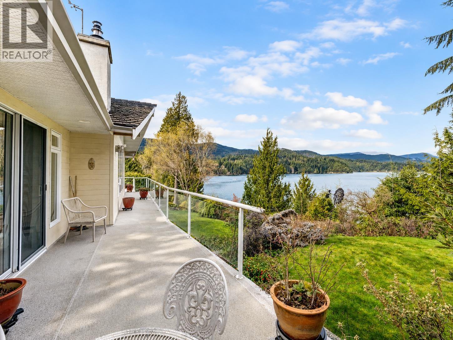 6484 N GALE AVENUE, Sechelt
