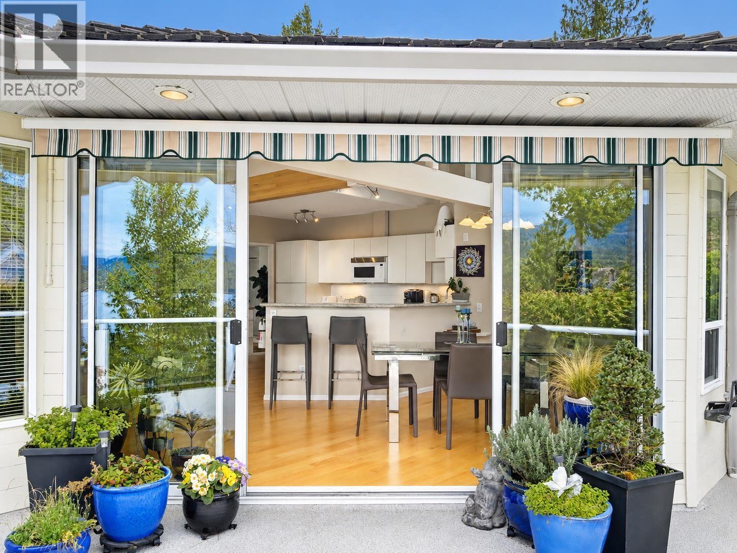6484 N GALE AVENUE, Sechelt