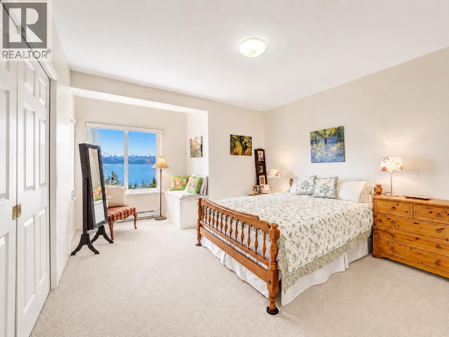 6484 N GALE AVENUE, Sechelt