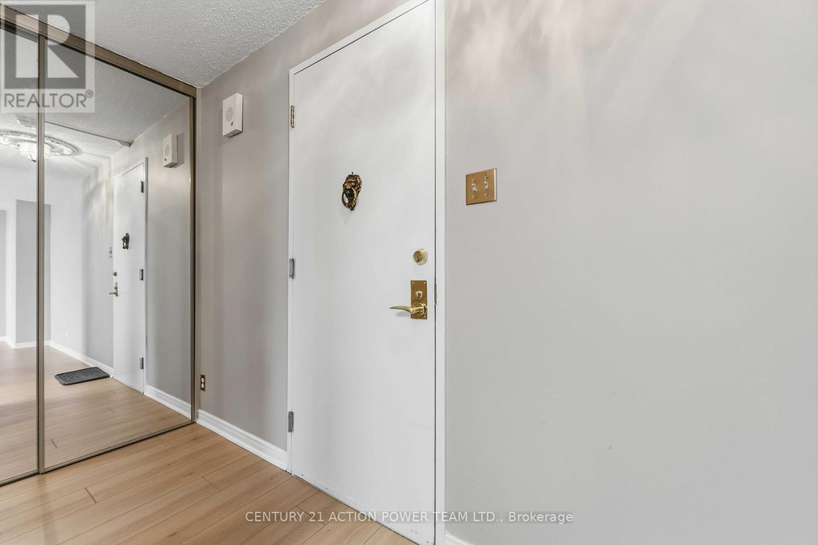 #903 505 ST LAURENT BOULEVARD - Image 9