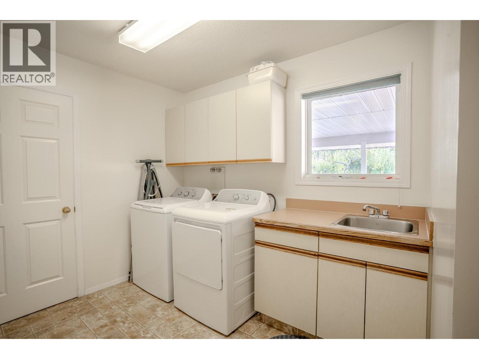 310 Arbutus Street - 33
