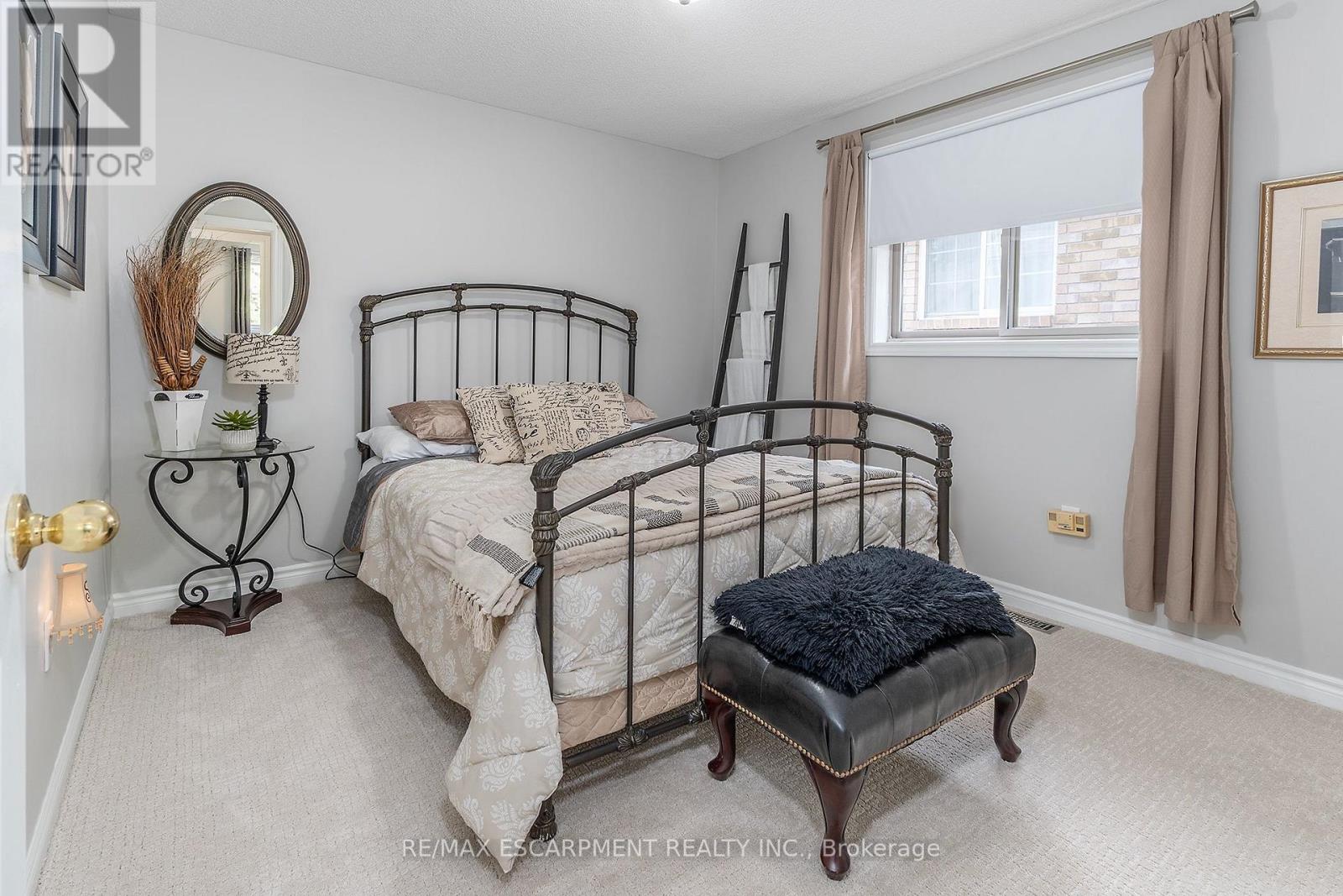 90 SURREY DRIVE - 18
