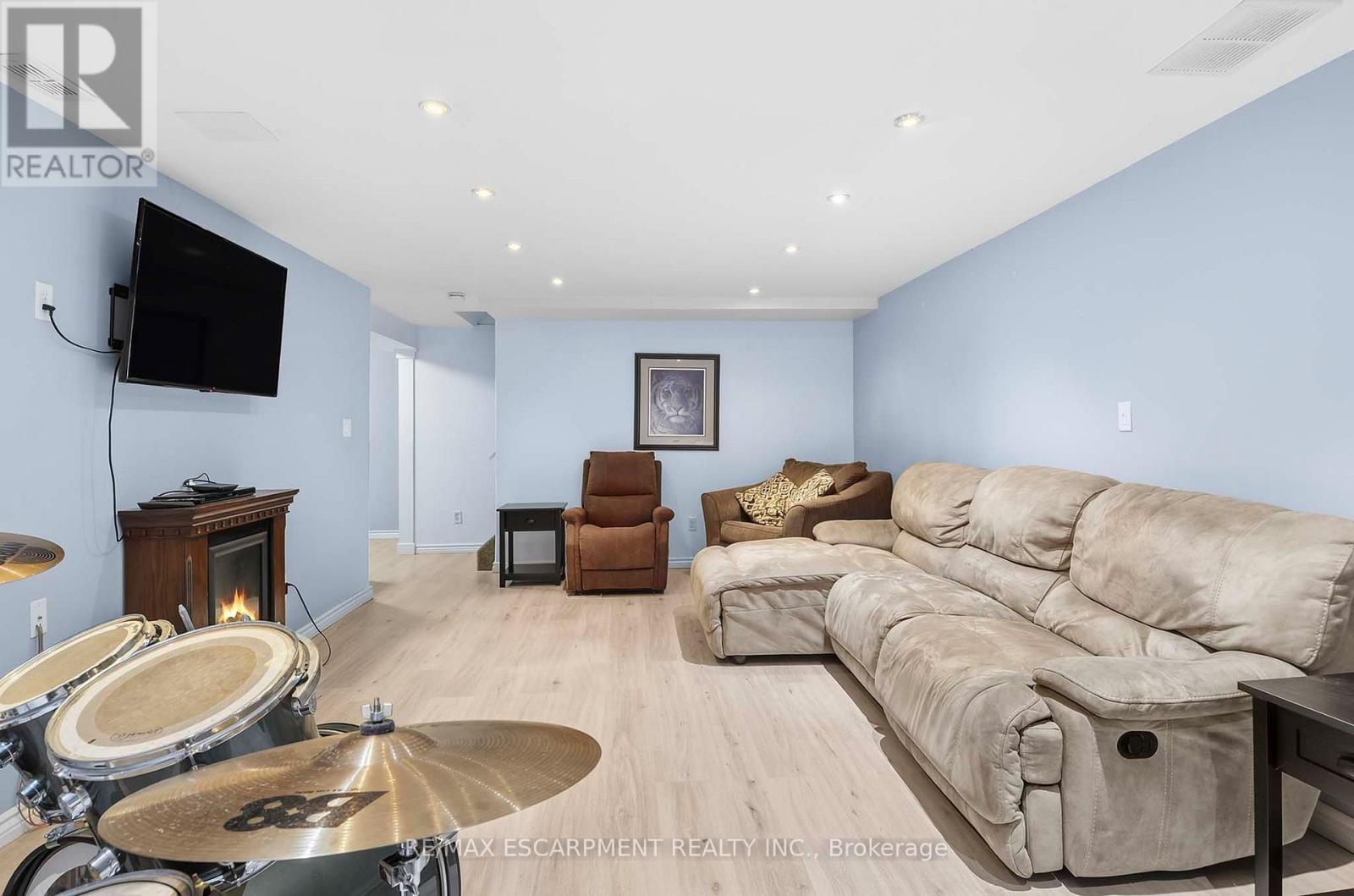 11 SIMON COURT - Image 29