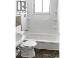 301 Cheadle Street E, Swift Current, SK S9H1G5 Photo 12