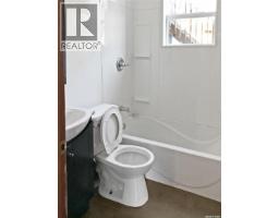 301 Cheadle Street E, Swift Current, SK S9H1G5 Photo 24