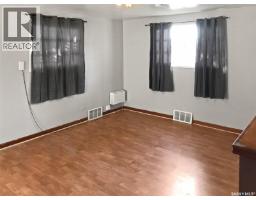 301 Cheadle Street E, Swift Current, SK S9H1G5 Photo 30