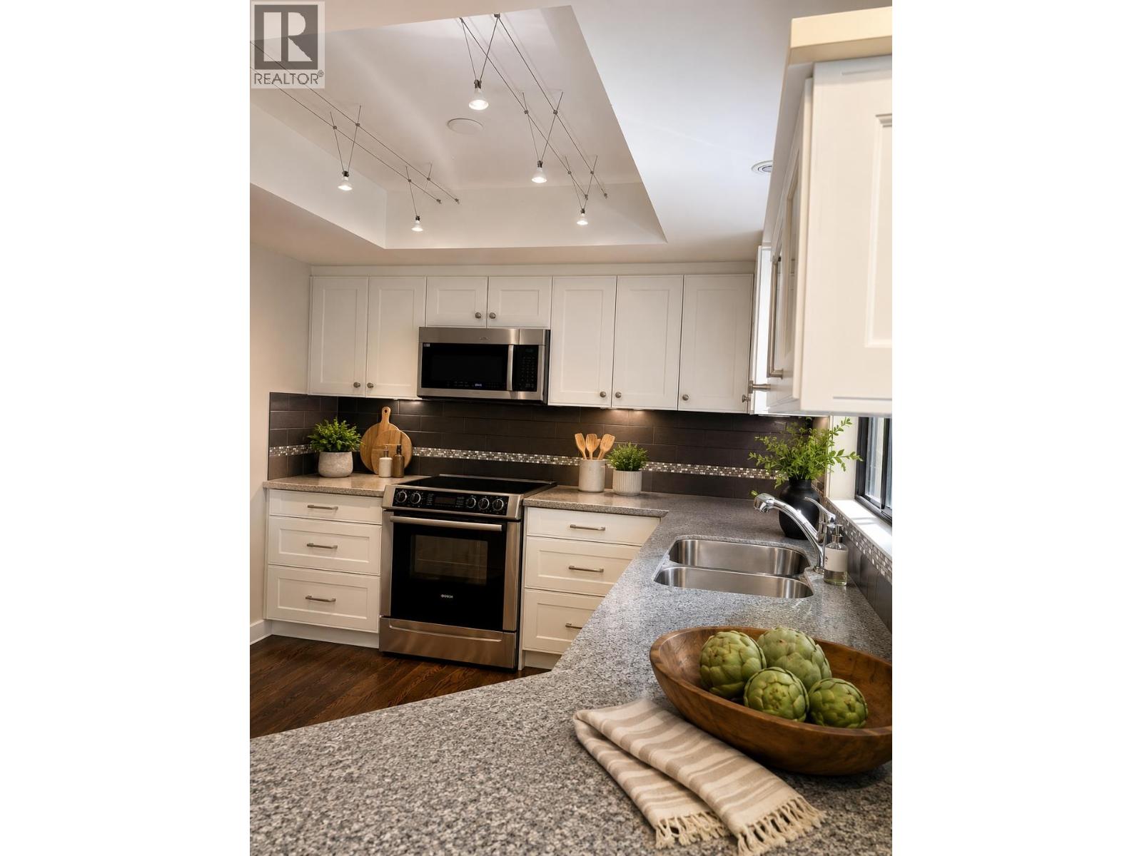 5639 WHITE PINE LANE, North Vancouver — photo 6