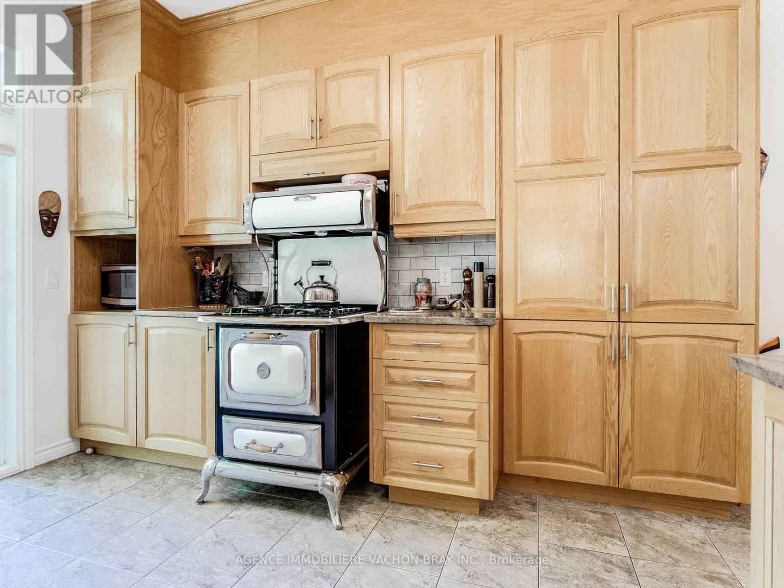 20233 MAPLE ROAD - 16
