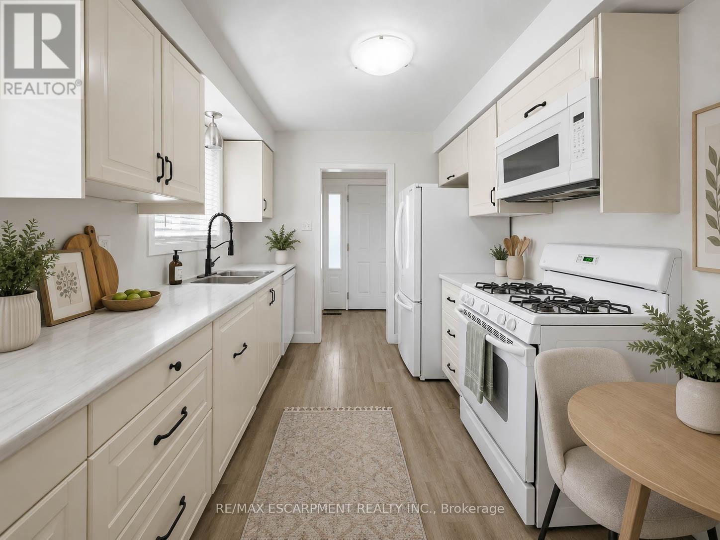 220 CAIRN STREET - Image 6