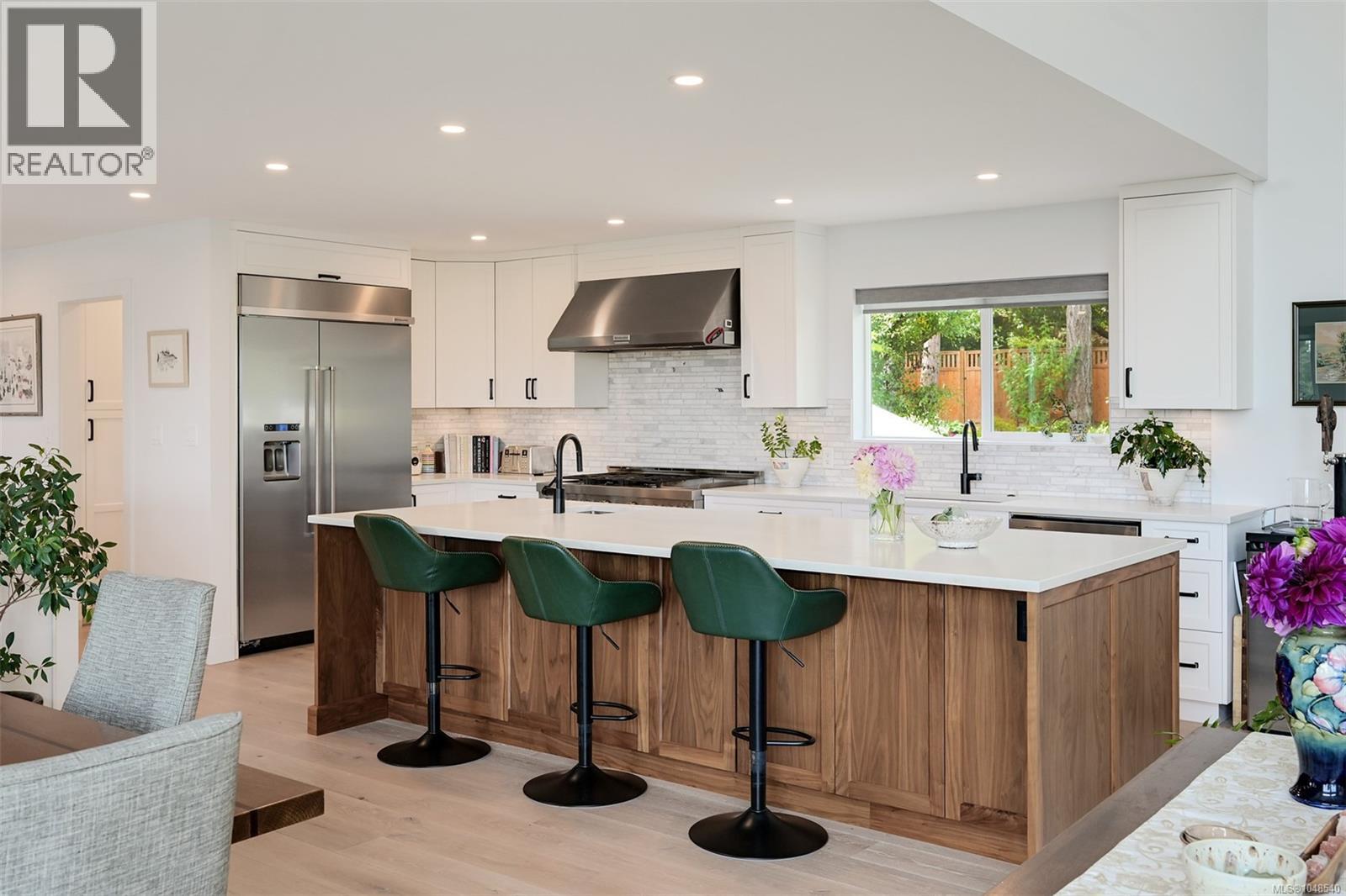  8566 Moxon Terrace, North Saanich