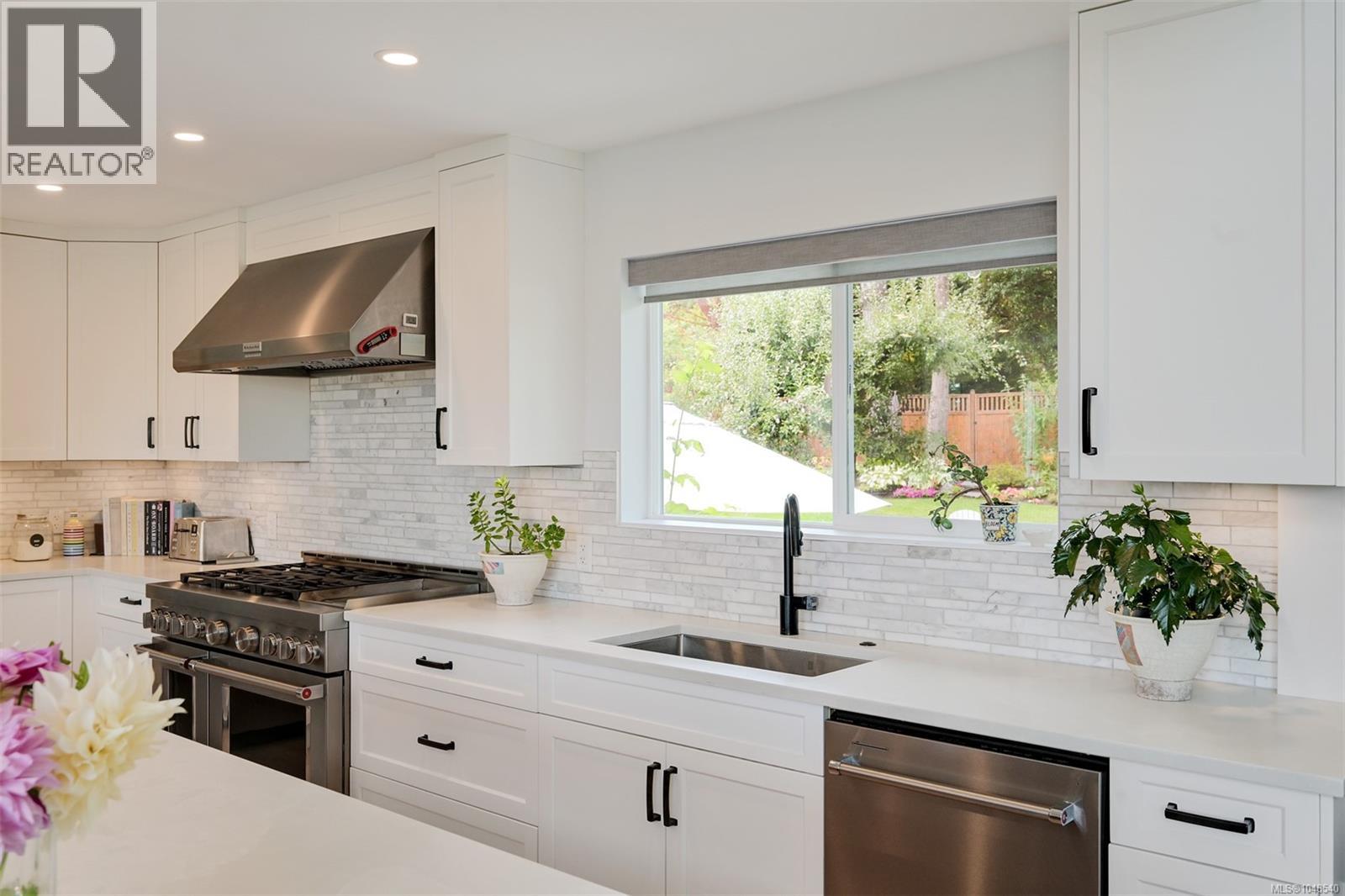  8566 Moxon Terrace, North Saanich