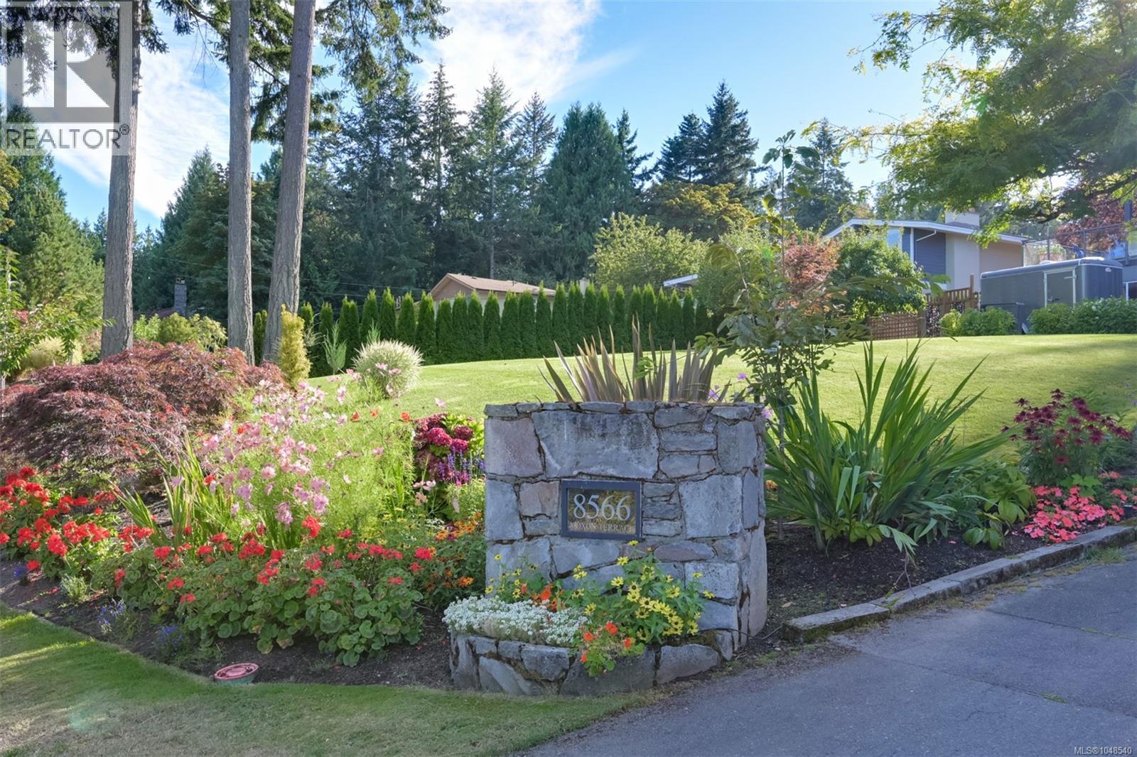  8566 Moxon Terrace, North Saanich
