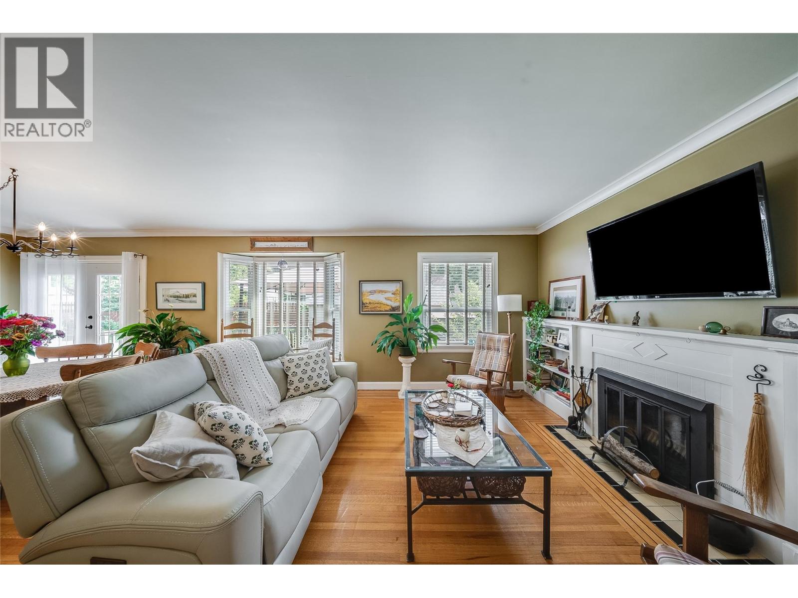 204 DIANA Crescent - 11