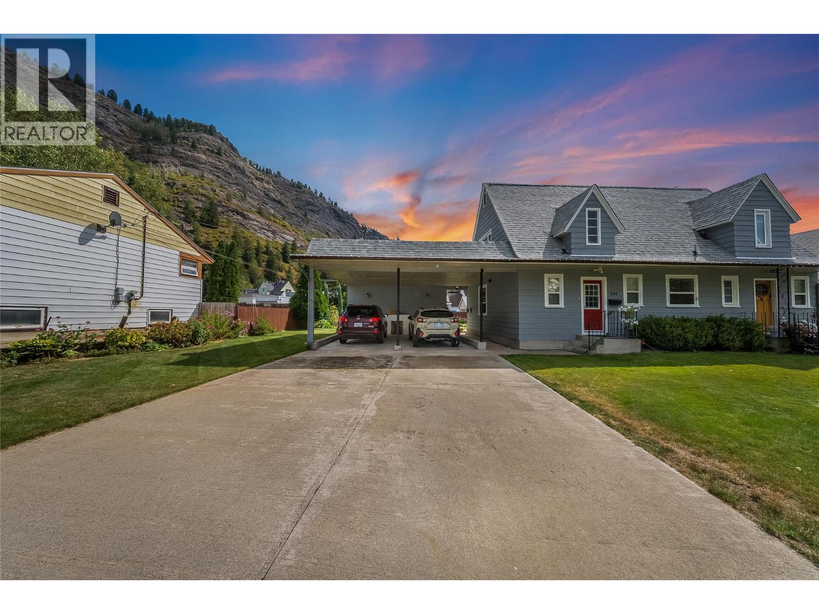 204 DIANA Crescent - 2