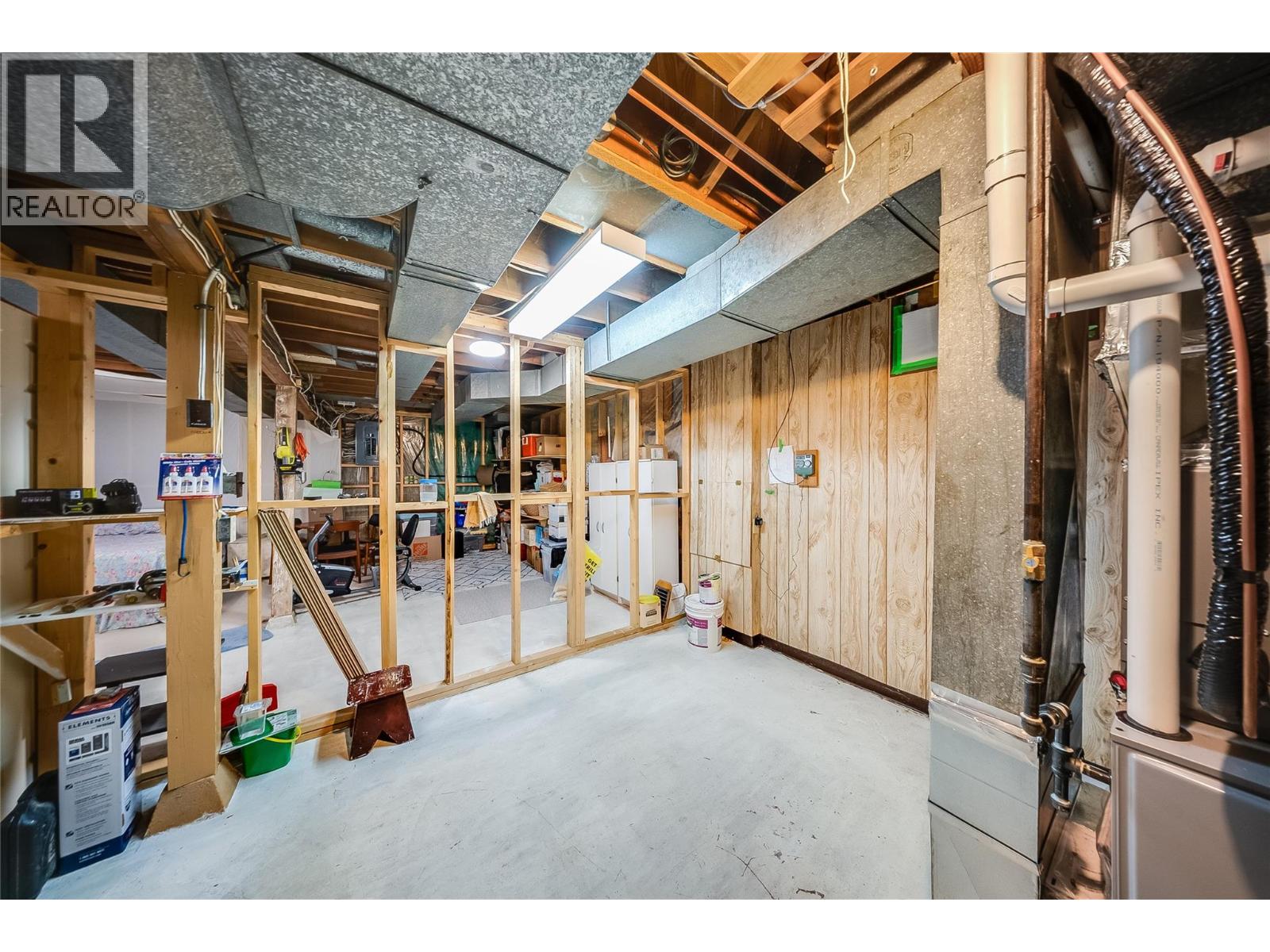 204 DIANA Crescent - Image 32