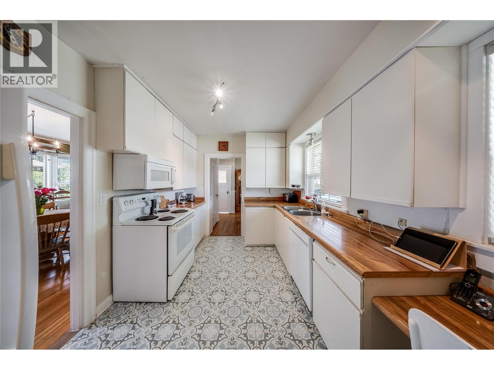 204 DIANA Crescent - Image 6