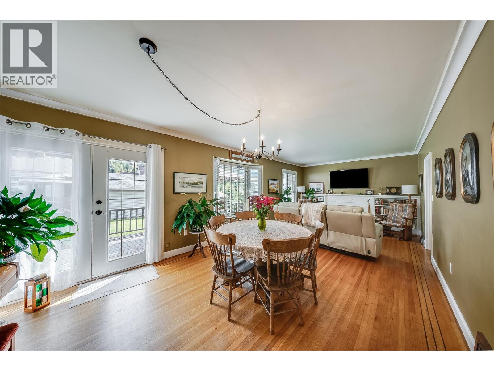 204 DIANA Crescent - 9