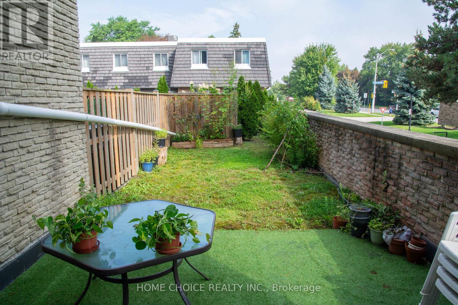 28 Tangle Briarway, Toronto (Bayview Village), Ontario, M2J2M4, Toronto (Bayview Village), Ontario — photo 3 of 5
