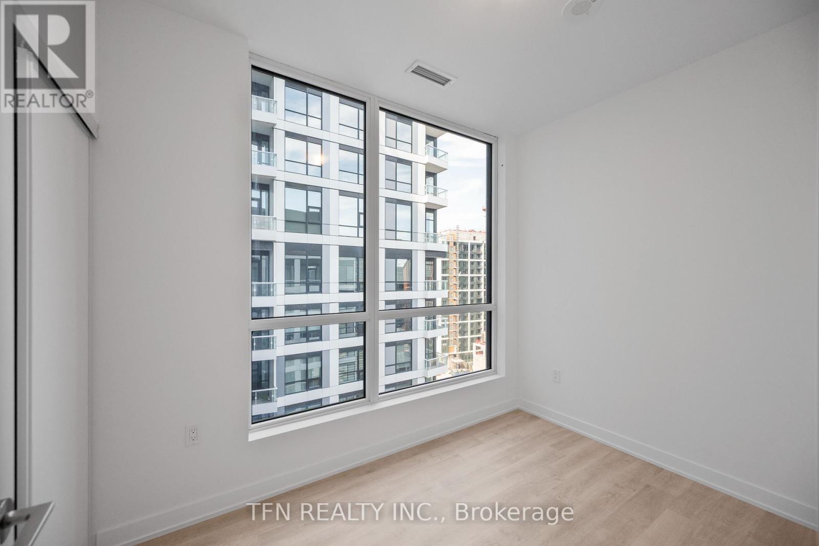 #1114 15 RICHARDSON STREET - 11