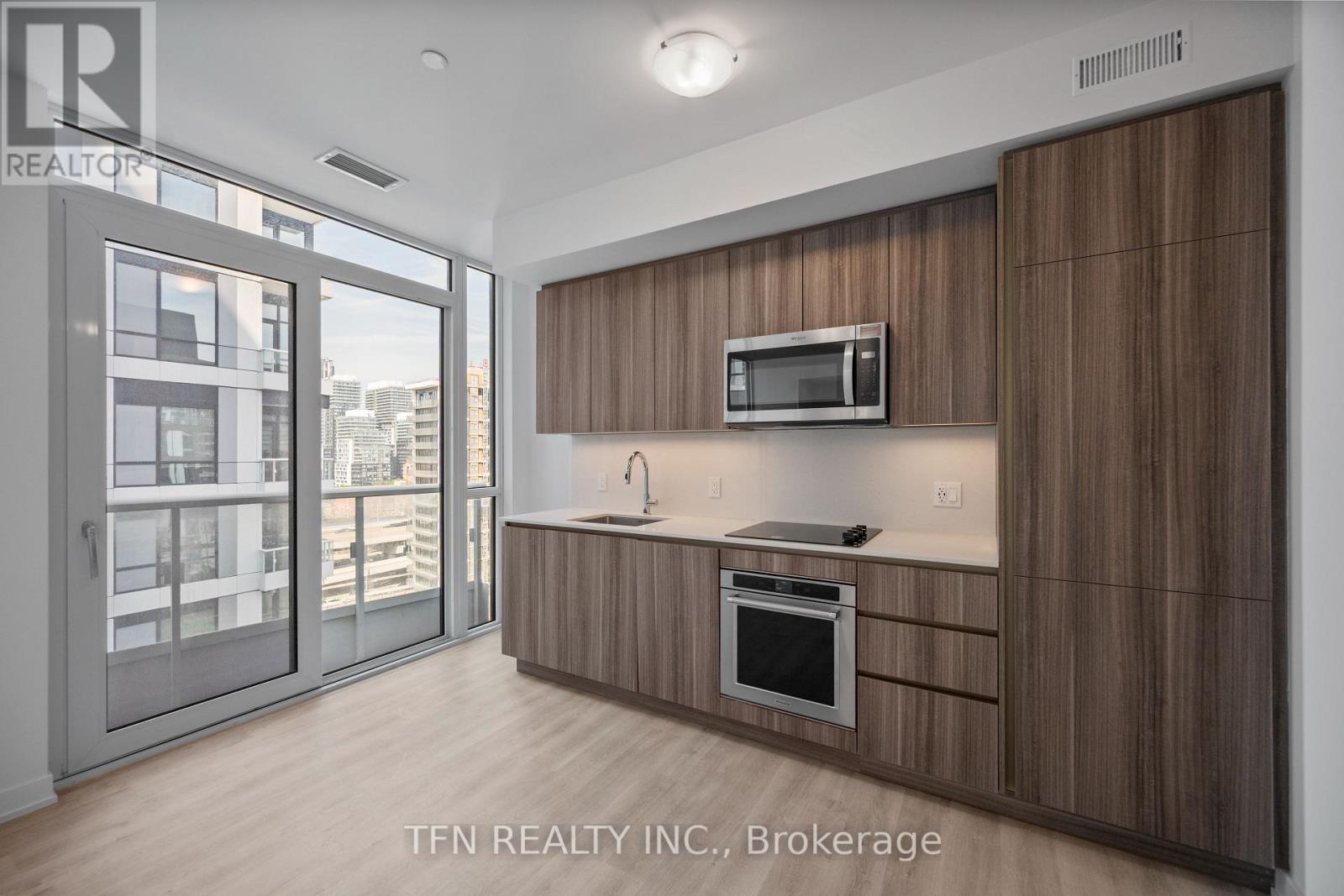 #1114 15 RICHARDSON STREET - 5