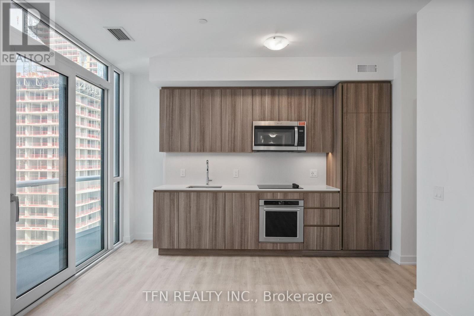 #1114 15 RICHARDSON STREET - 6
