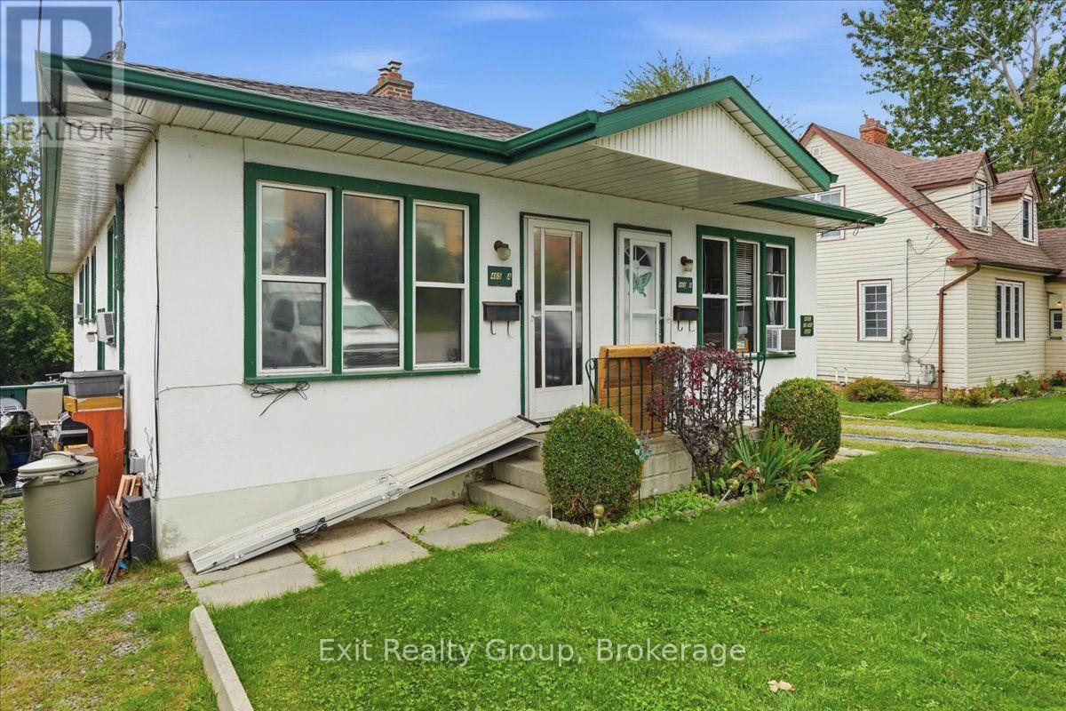 465 DUNDAS STREET W - 2