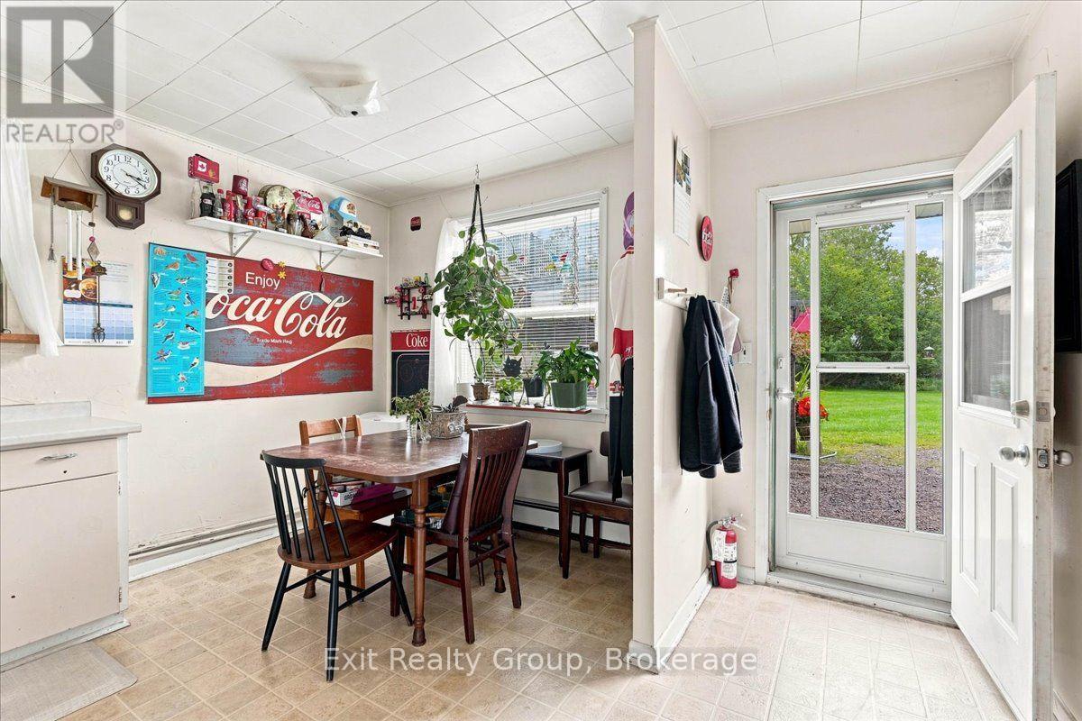 465 DUNDAS STREET W - 23