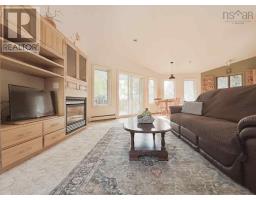 Sunroom - 10797 Highway 105, Aberdeen, NS B0E3M0 Photo 10