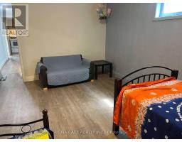 Bsmt - 127 Poplar Road, Toronto, ON M1E1Z5 Photo 6