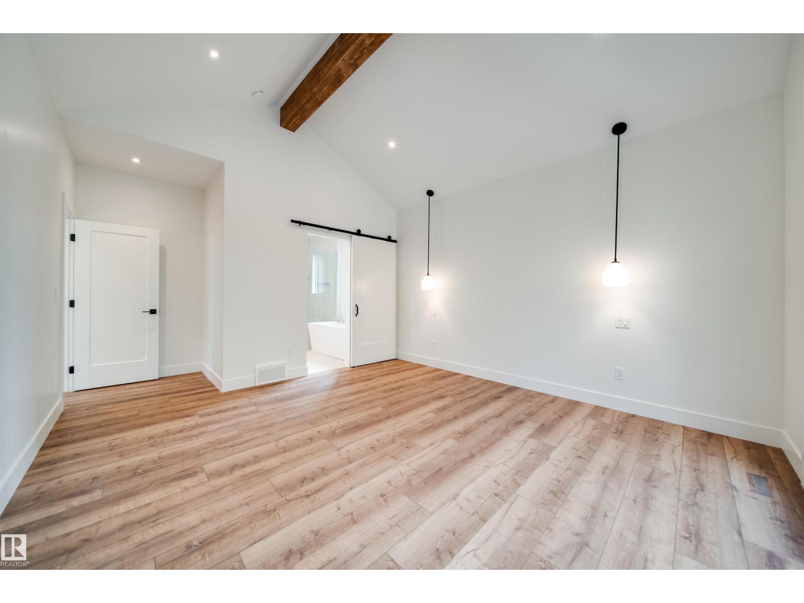 9647 72 AV NW - 13