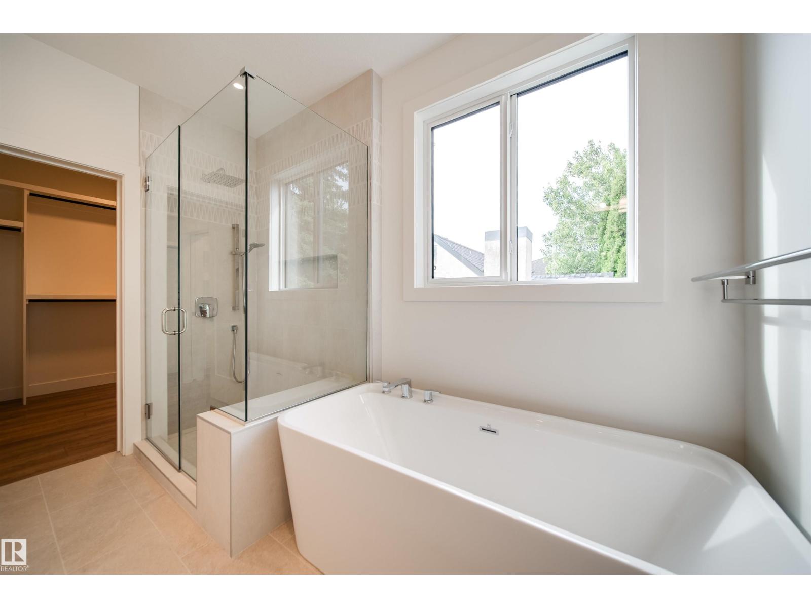 9647 72 AV NW - 17