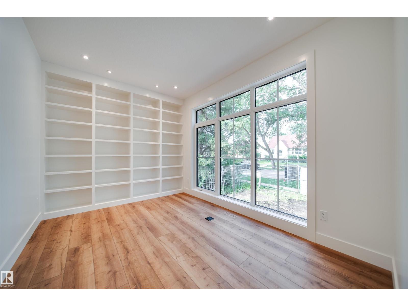 9647 72 AV NW - 5