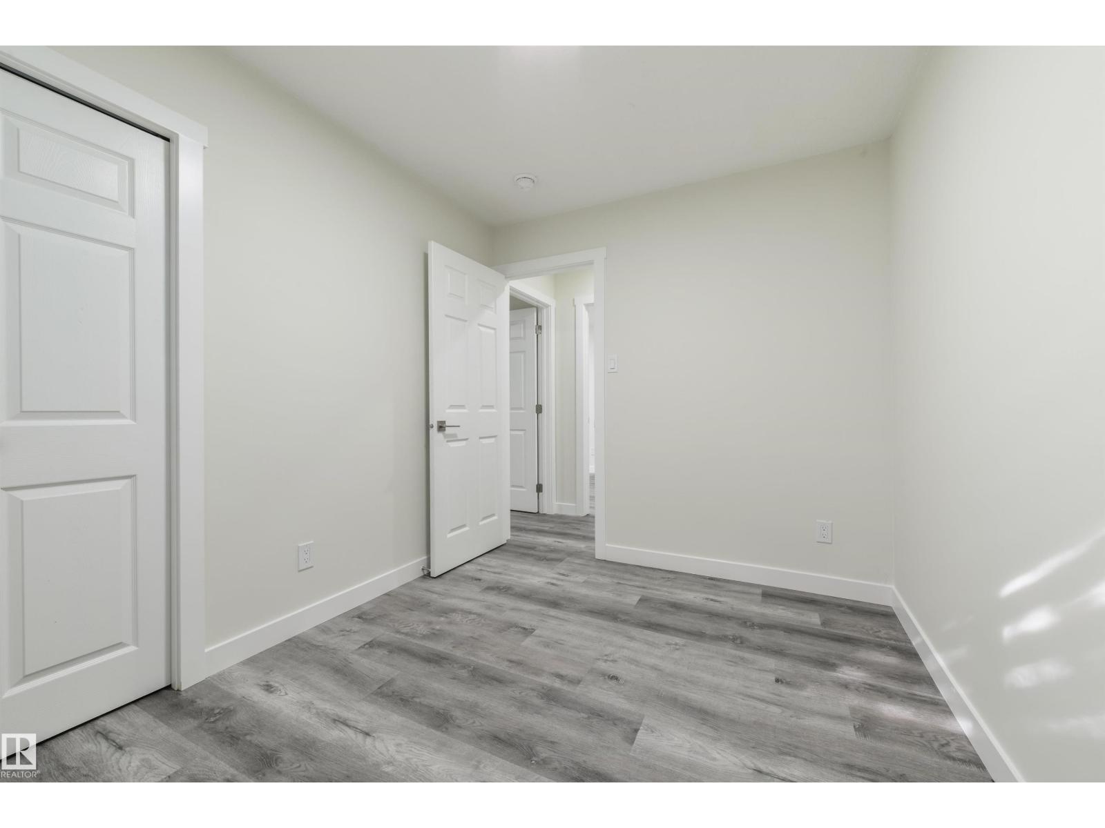 8019 141 AV NW - 23