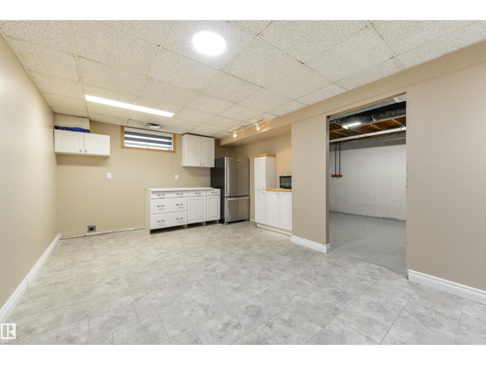 8019 141 AV NW - 34
