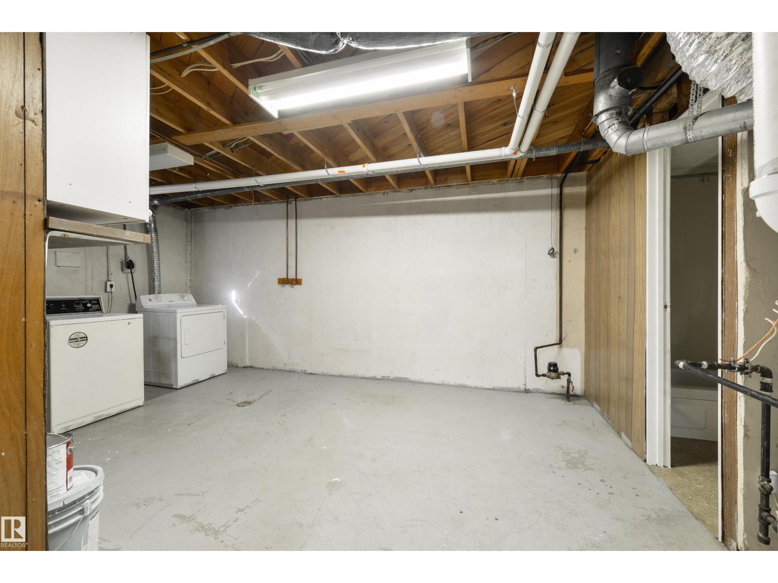 8019 141 AV NW - 36