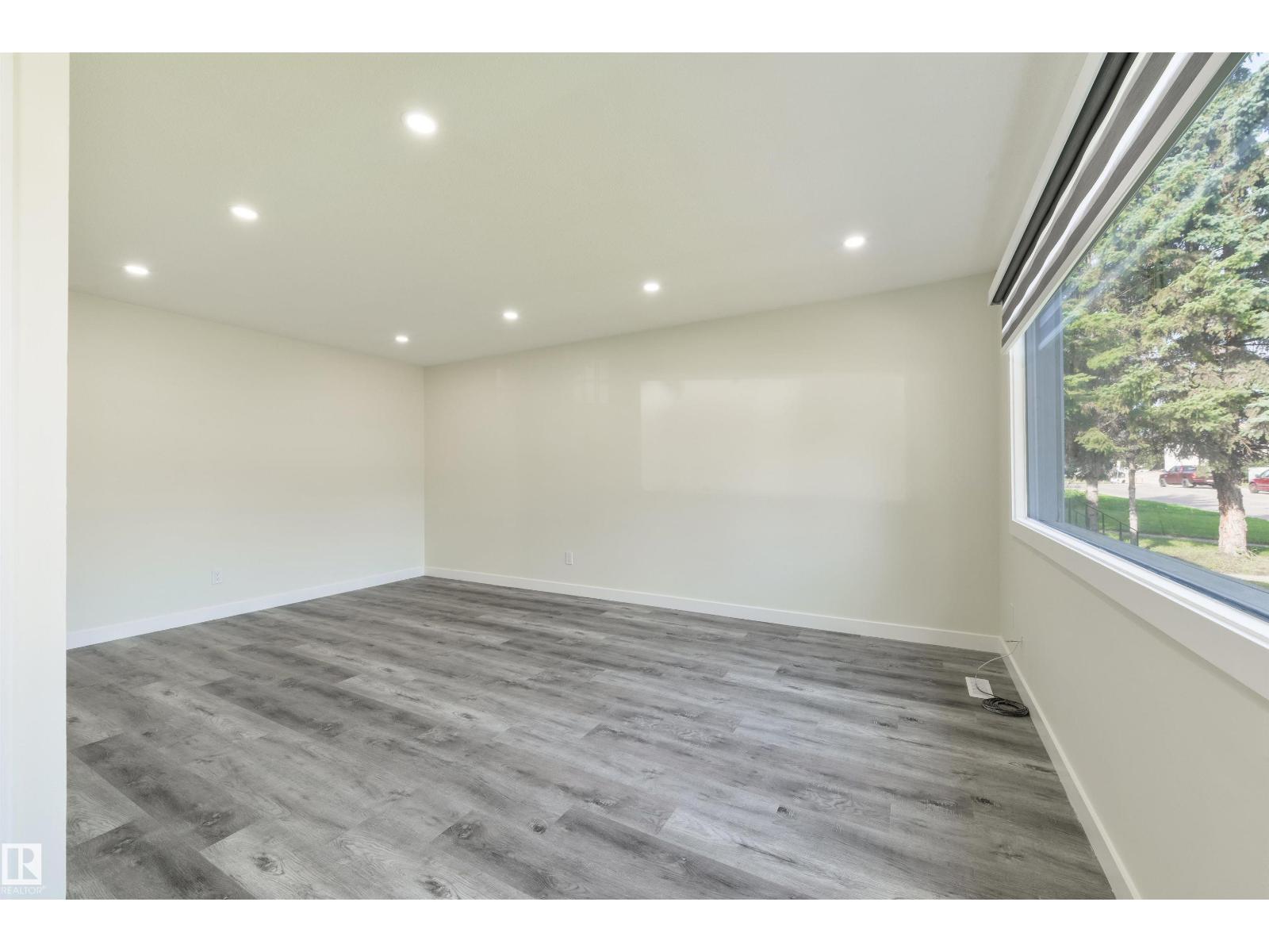 8019 141 AV NW - 7