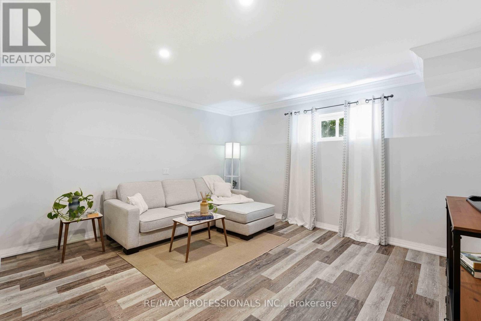 101 MAPLE AVENUE - Image 31