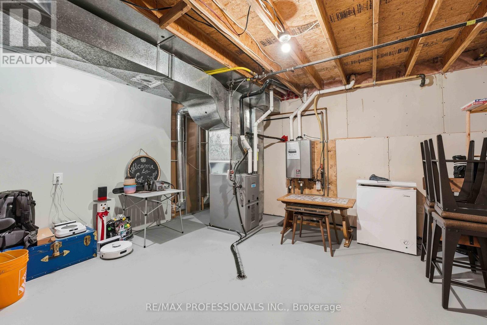 101 MAPLE AVENUE - Image 40
