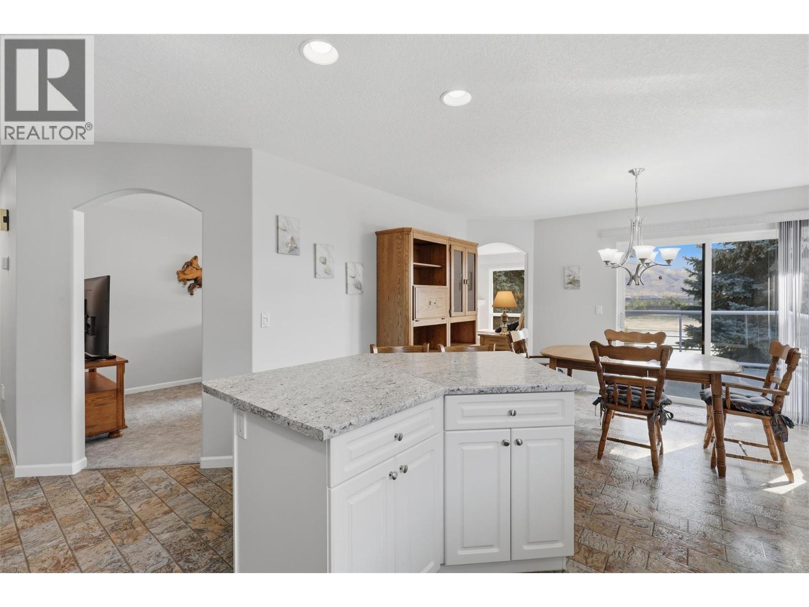 #7 810 Anderson Terrace - 13