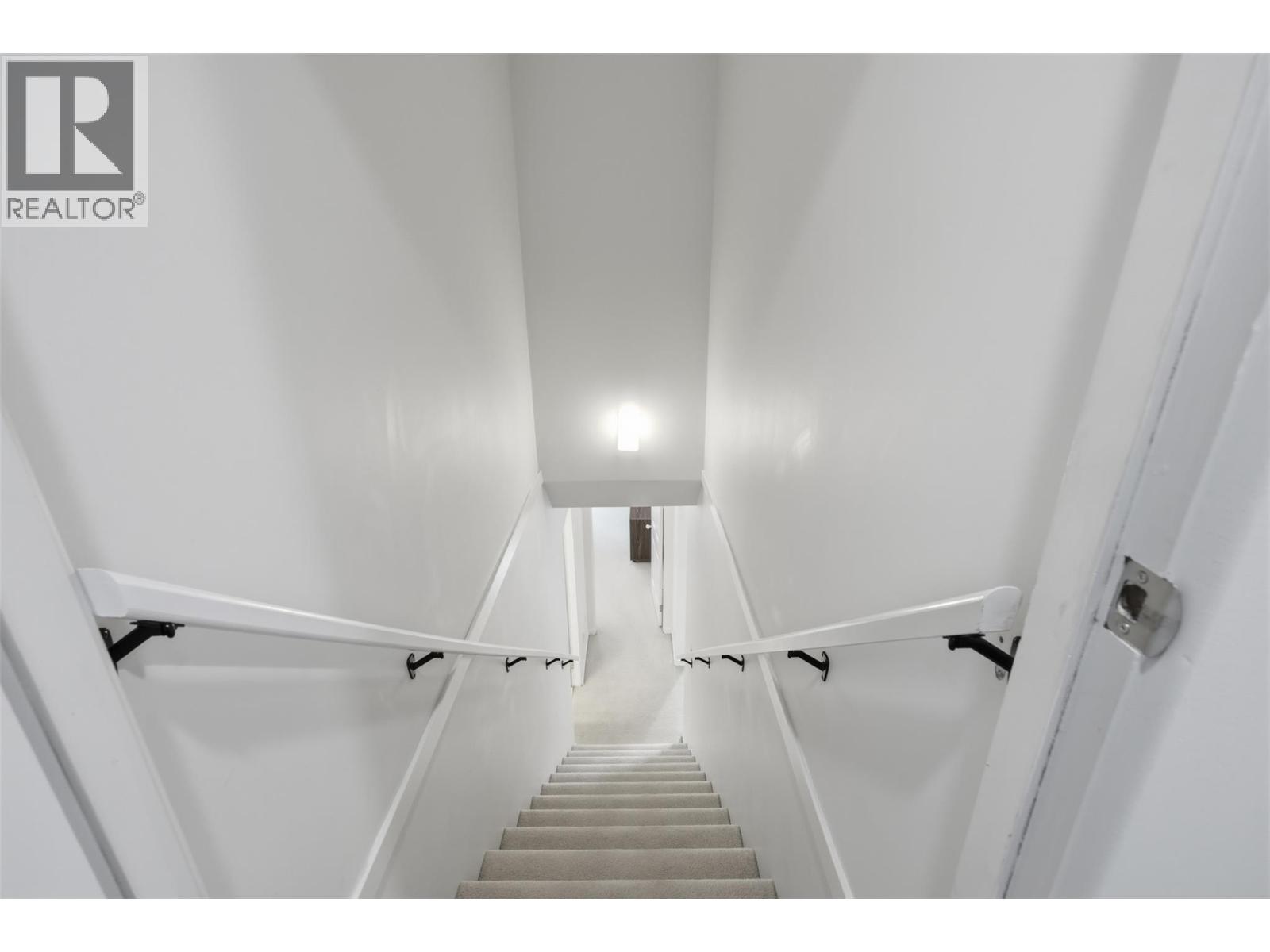 #7 810 Anderson Terrace - Image 35