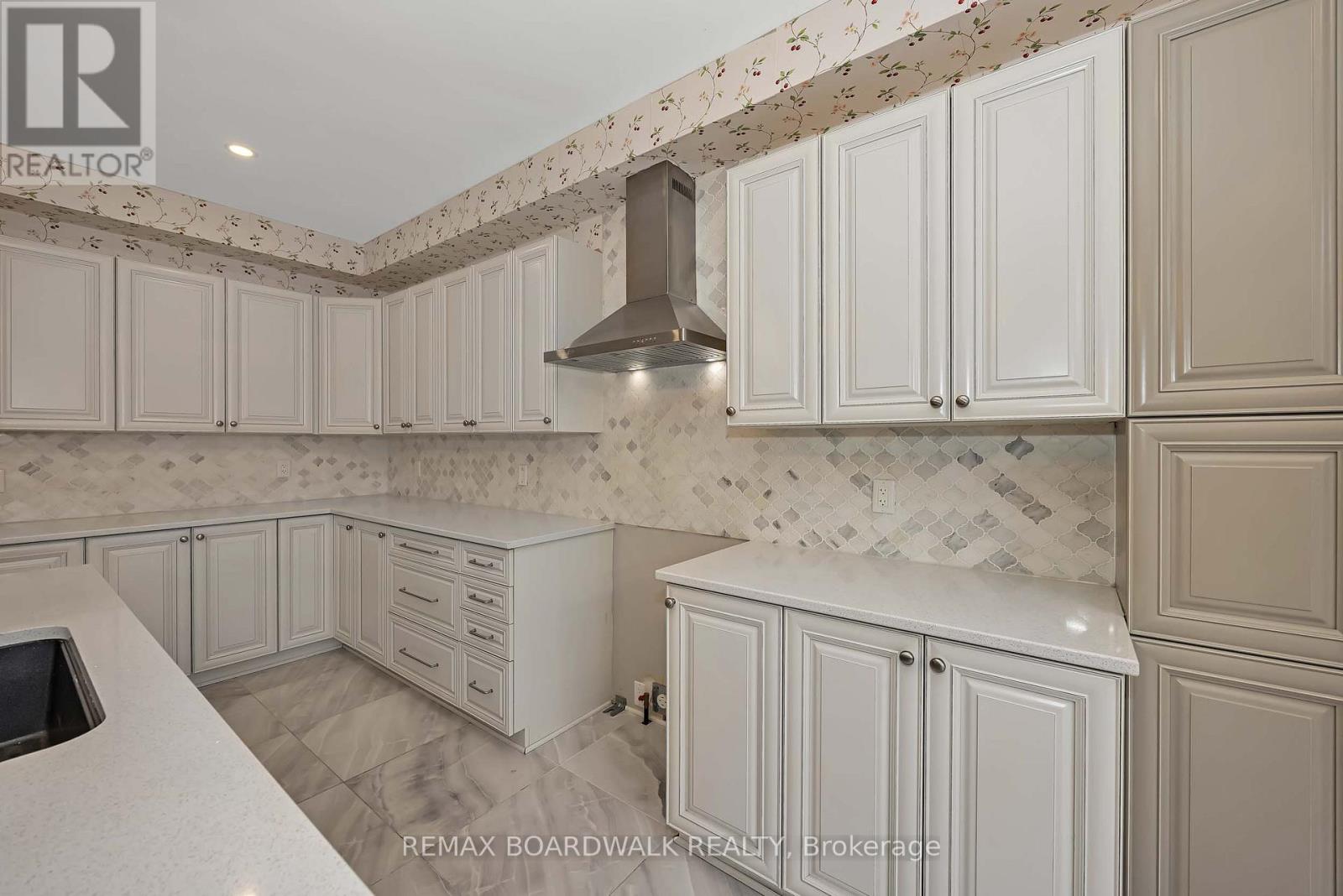 648 DECOEUR DRIVE - 19