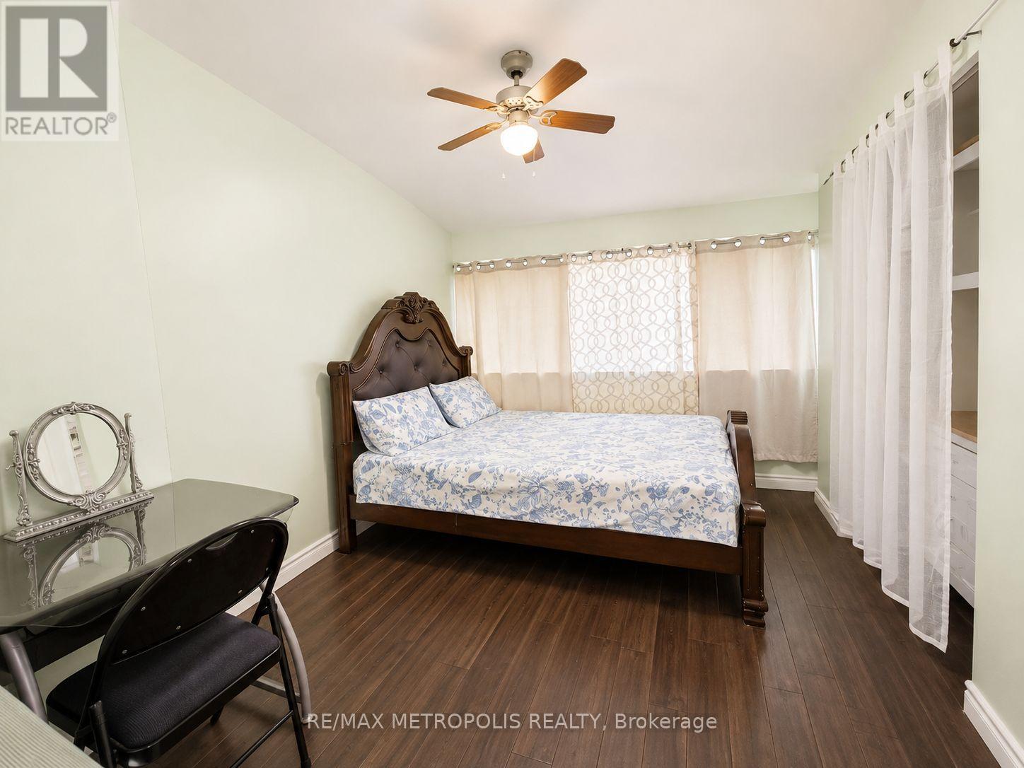 24 ENCLAVE MEWS - 20